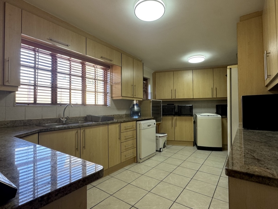 6 Bedroom Property for Sale in Haasendal Western Cape
